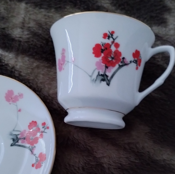 Vintage Chinese Hand-painted Cherry Blossom Teacup and Saucer with Gold Trim - Picture 5 of 16